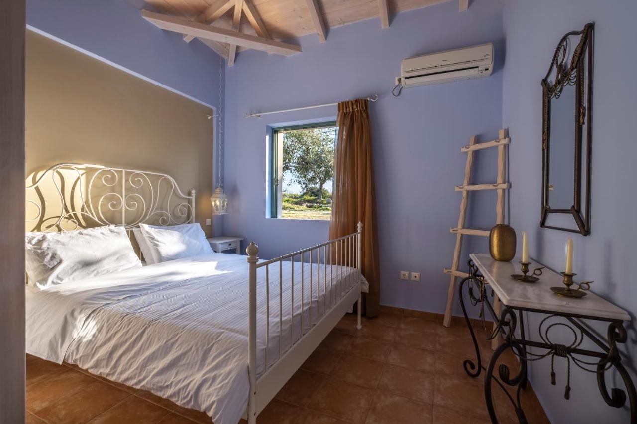 Chamaloni Cottages Finikounta Exterior photo